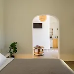 Bed & Breakfast Athiri Luxury Perivolos (Santorini)