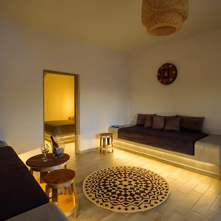 Bed and breakfast Athiri Luxury