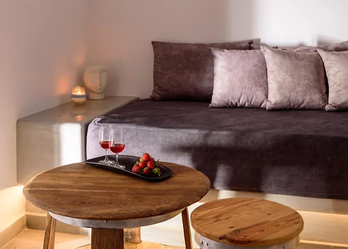 Athiri Luxury Couette-café Perivolos (Santorini)