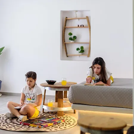 לינה וארוחת בוקר Athiri Luxury *