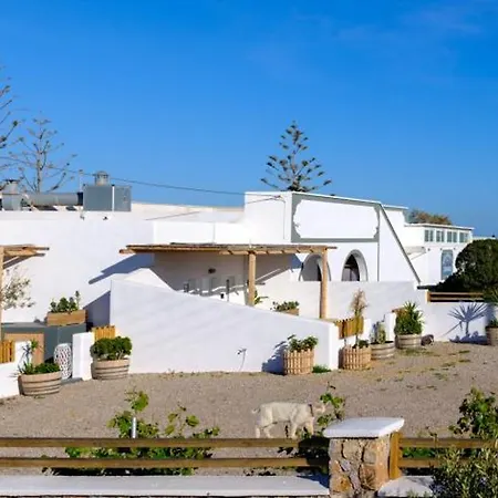 לינה וארוחת בוקר Athiri Luxury *