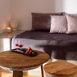 Athiri Luxury Bed & Breakfast Perivolos (Santorini)