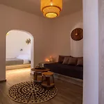 Bed & Breakfast Athiri Luxury