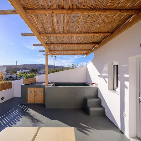 Athiri Luxury Couette-café Perivolos (Santorini)