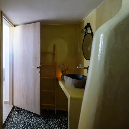 Oda ve Kahvaltı Athiri Luxury Perivolos (Santorini)