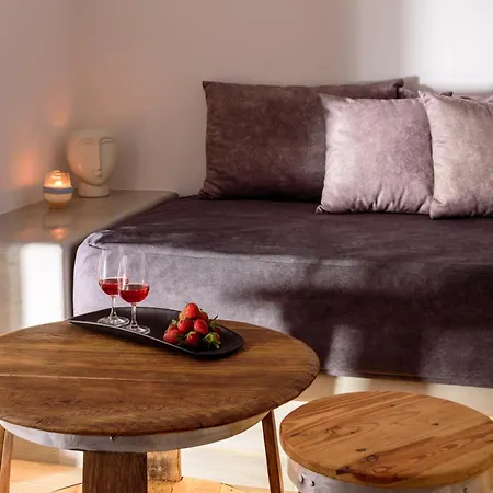 Athiri Luxury Couette-café Perivolos (Santorini)